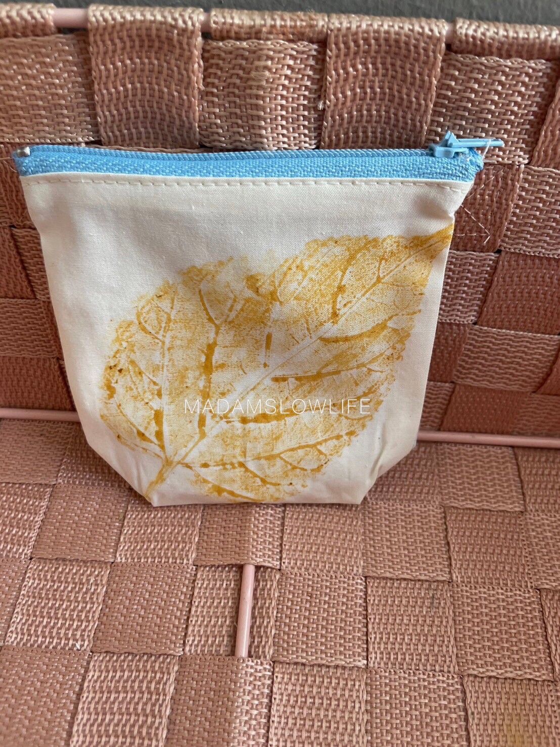 กระเป๋าใส่เหรียญ ขนาด 4“X4” D 1.5 “