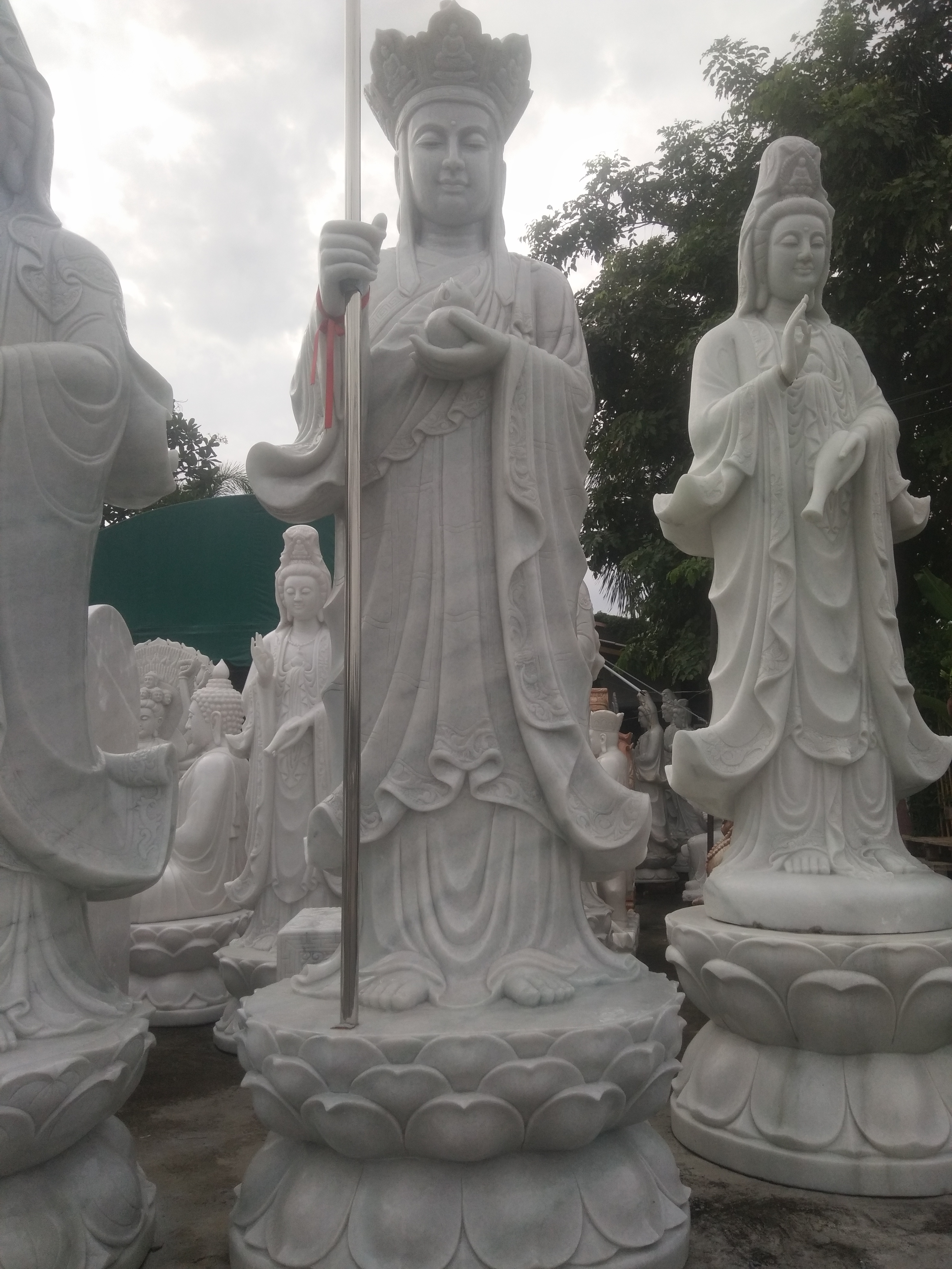 เจ้าแม่หินอ่อนยืนประทานพรขนาดสูง 3 เมตรถึง 5 เมตร