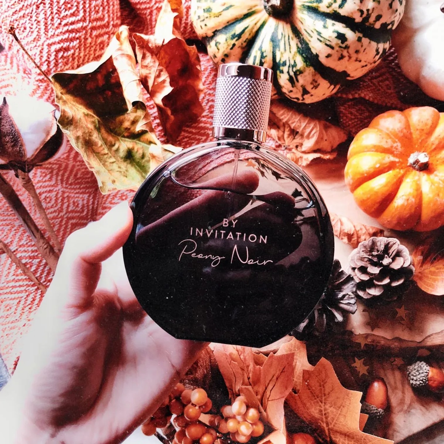 By Invitation Peony Noir from Michael Bublé Eau de Parfum 100ml น้ำหอมผู้หญิงกลิ่นหอมหวานผสานความมั่นใจในแบบสาวเท่ห์สินค้ารับประกันลิขสิทธิ์แท้จากต่างประเทศพร้อมส่ง