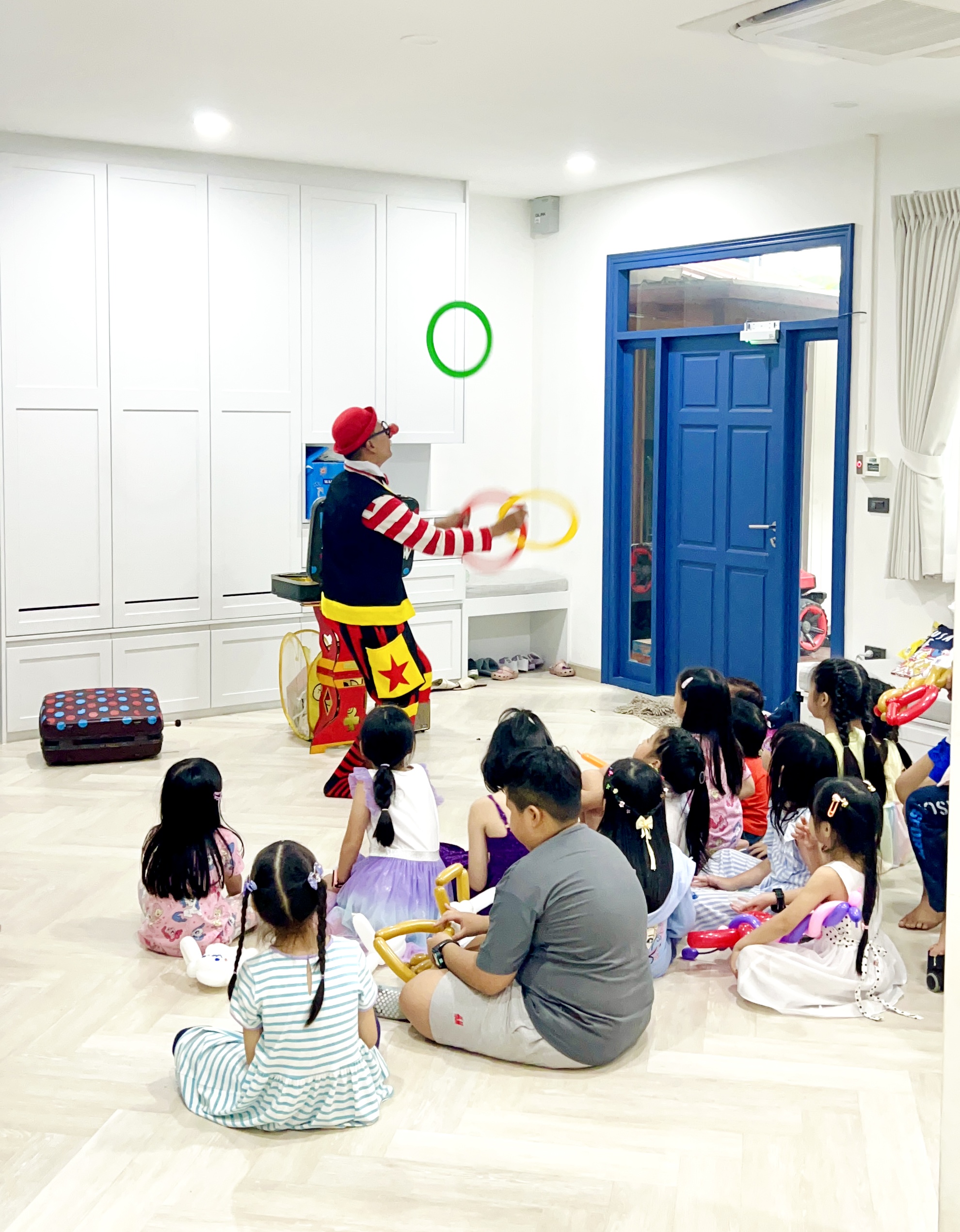 จักกลิ้งโชว์ โยนบอล โยนห่วง โยนคลับ