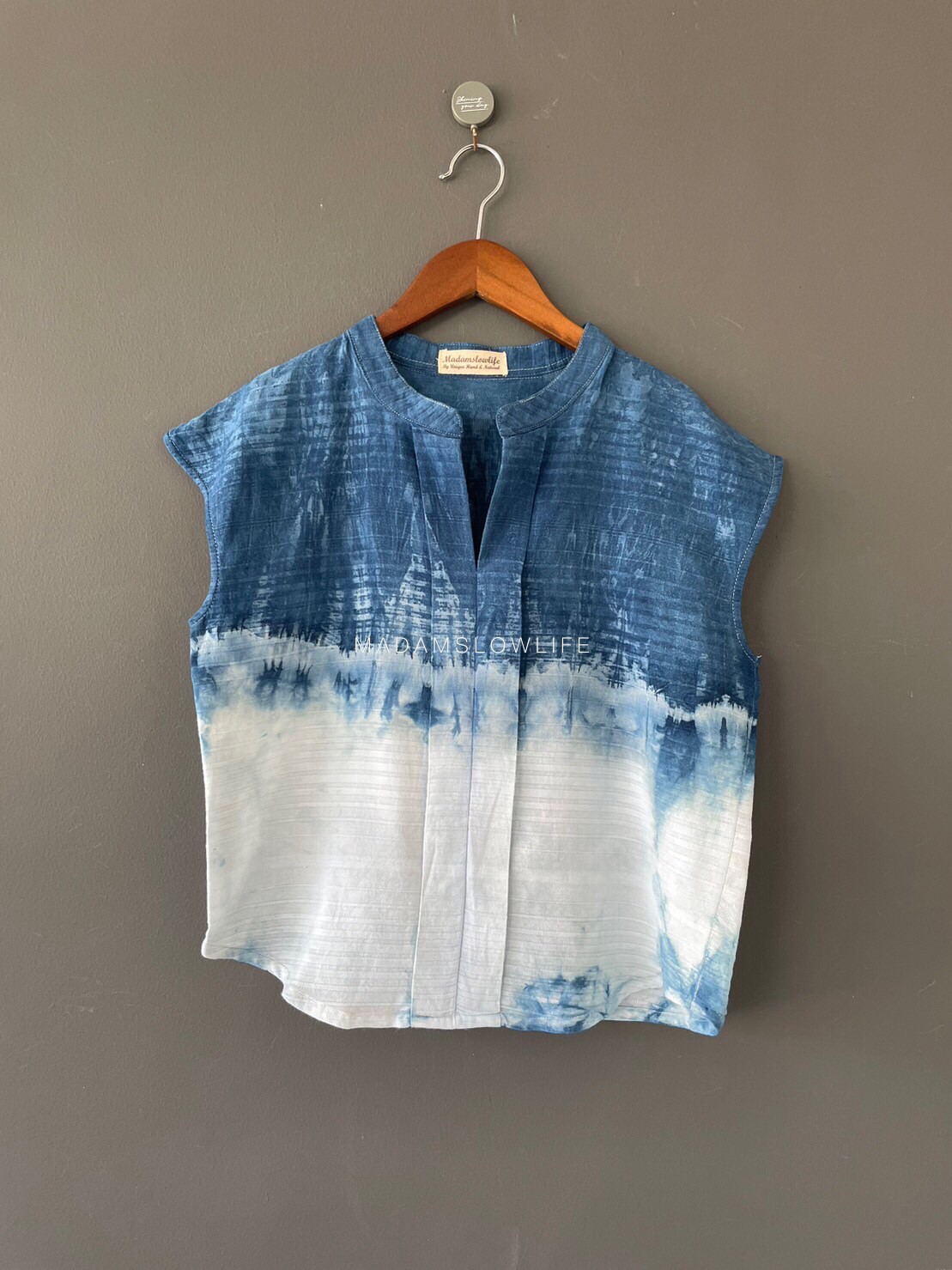 เสื้อผู้หญิง Size:F เนื้อผ้าคอตตอนแบบมีเทกเจอร์ ย้อมทูโทนจากสีครามธรรมชาติ