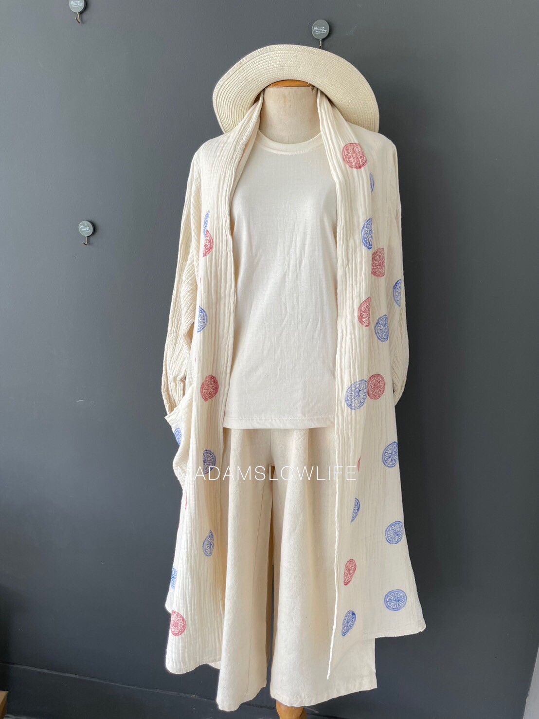 เสื้อคลุม ตัวยาว Over Coat Long เนื้อผ้าคอตตอนพรีเมียม พิมพ์ลายด้วยมือโดยใช้บล็อคไม้จับคู่สีสวย สีฟ้าและสีชมพู