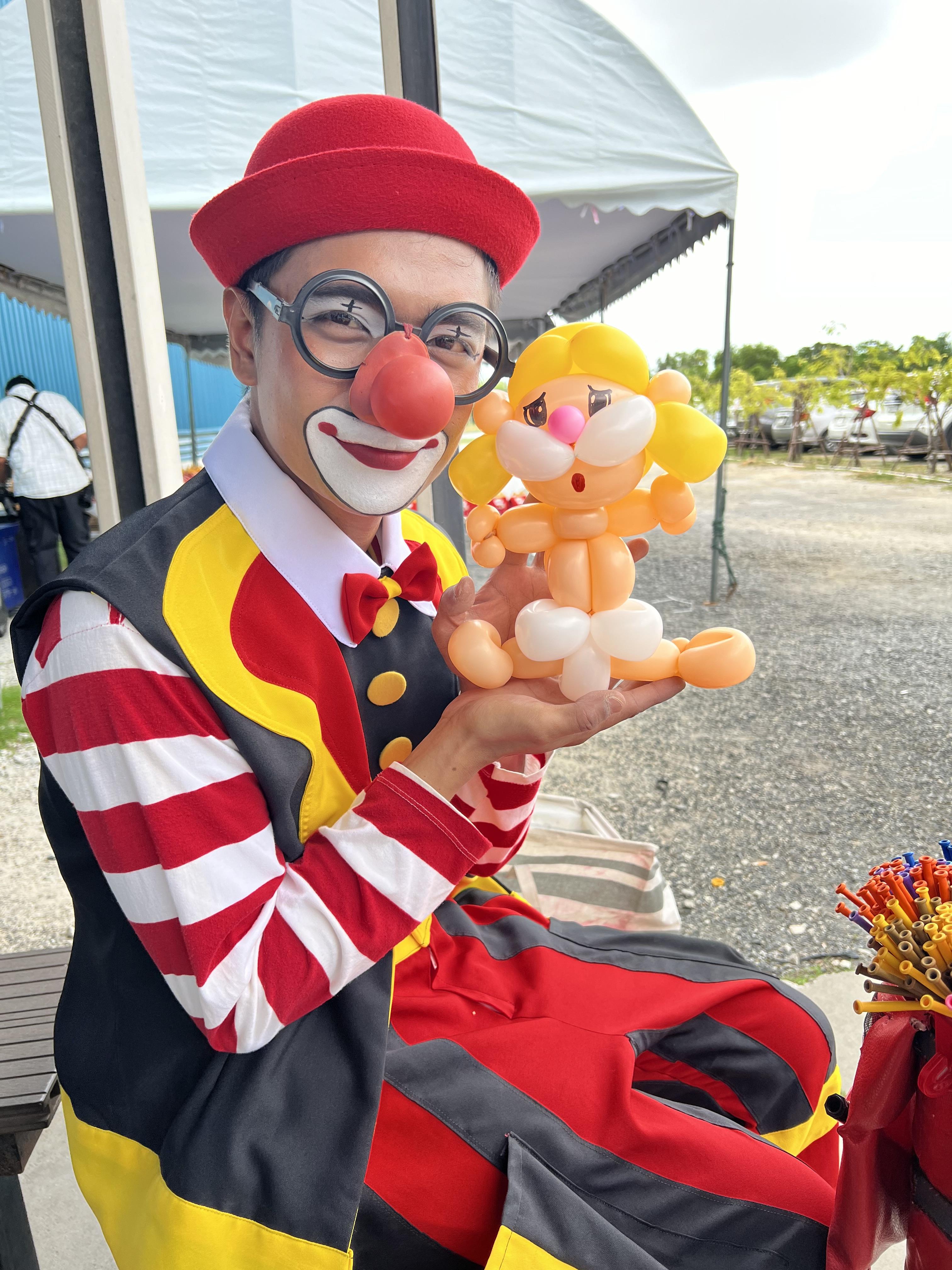 ตัวตลกโบโซ่ บิดลูกโป่งแฟนซี รูปต่างๆ รูปสัตว์ได้ทุกสัตว์