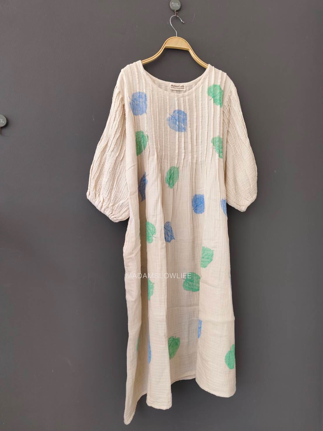 เดรสผู้หญิงแขนบอลลูน พิมพ์ลายใบไม้ Size: F