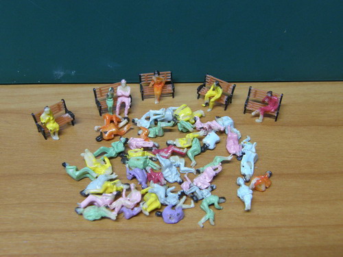 คนนั่ง สเกล 1:100 คละแบบ / 100 ตัว