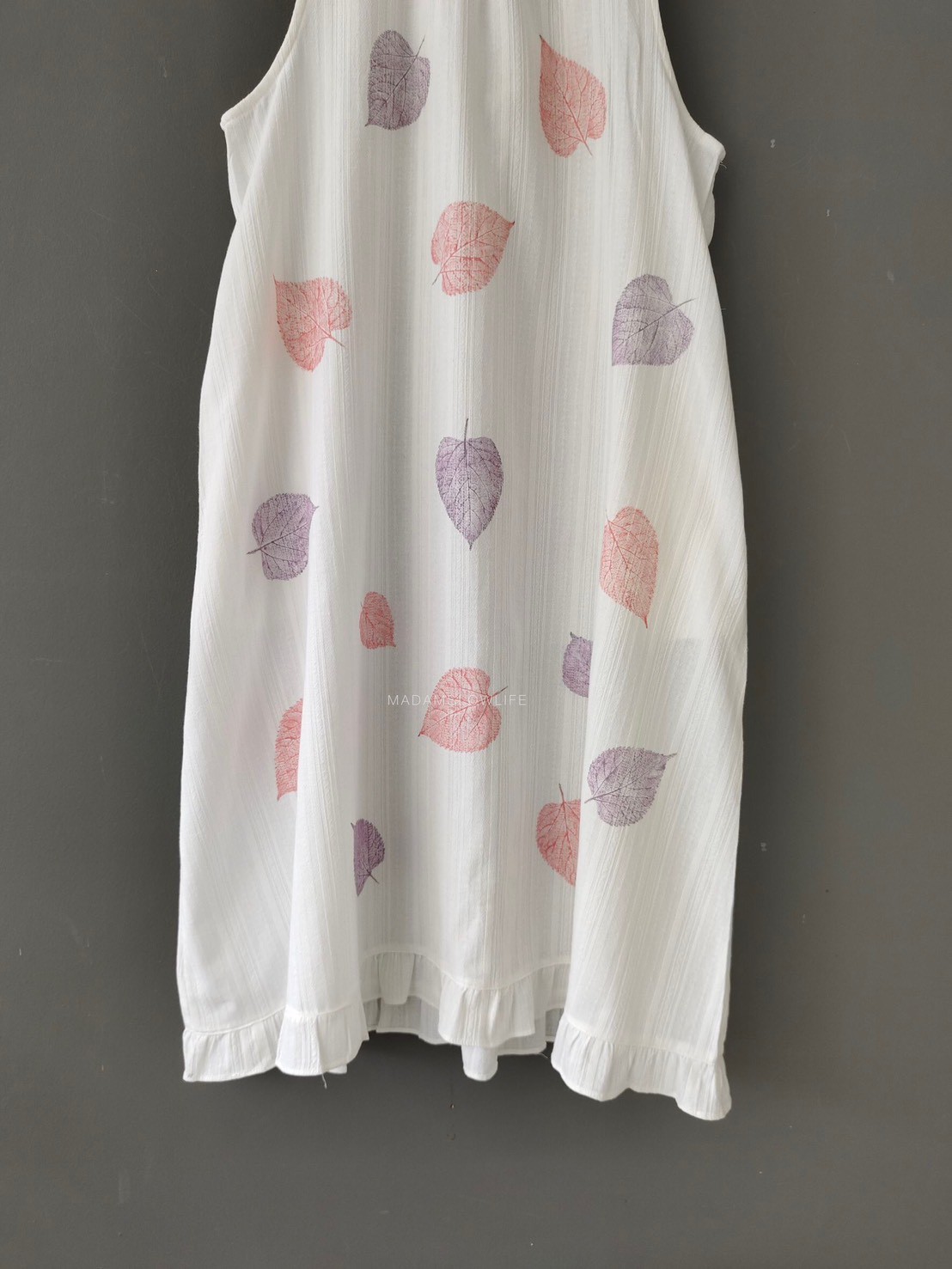 ชุดเดรสคอเต่า Size อก 36-40 นิ้ว ยาว 43 นิ้ว พิมพ์ลายใบไม้ชมพูม่วงน่ารัก