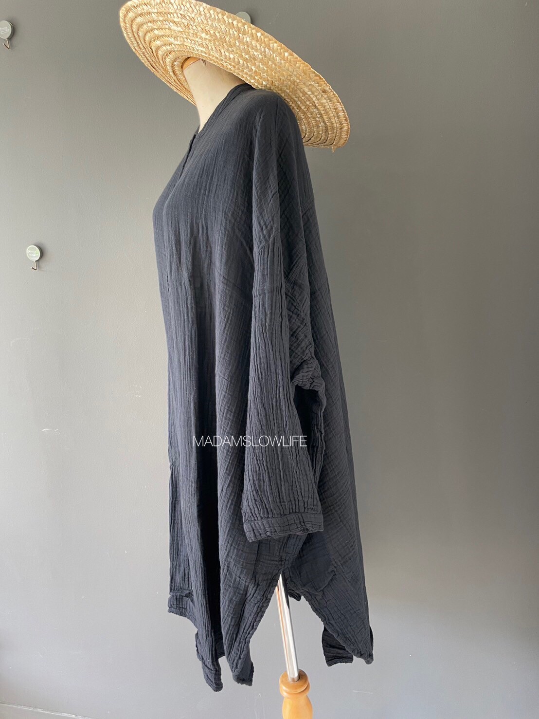 เสื้อตัวยาว Size F อก 36-55 นิ้ว แขนยาว 17 นิ้ว สะโพก 36-60 นิ้ว ยาว 40 นิ้ว