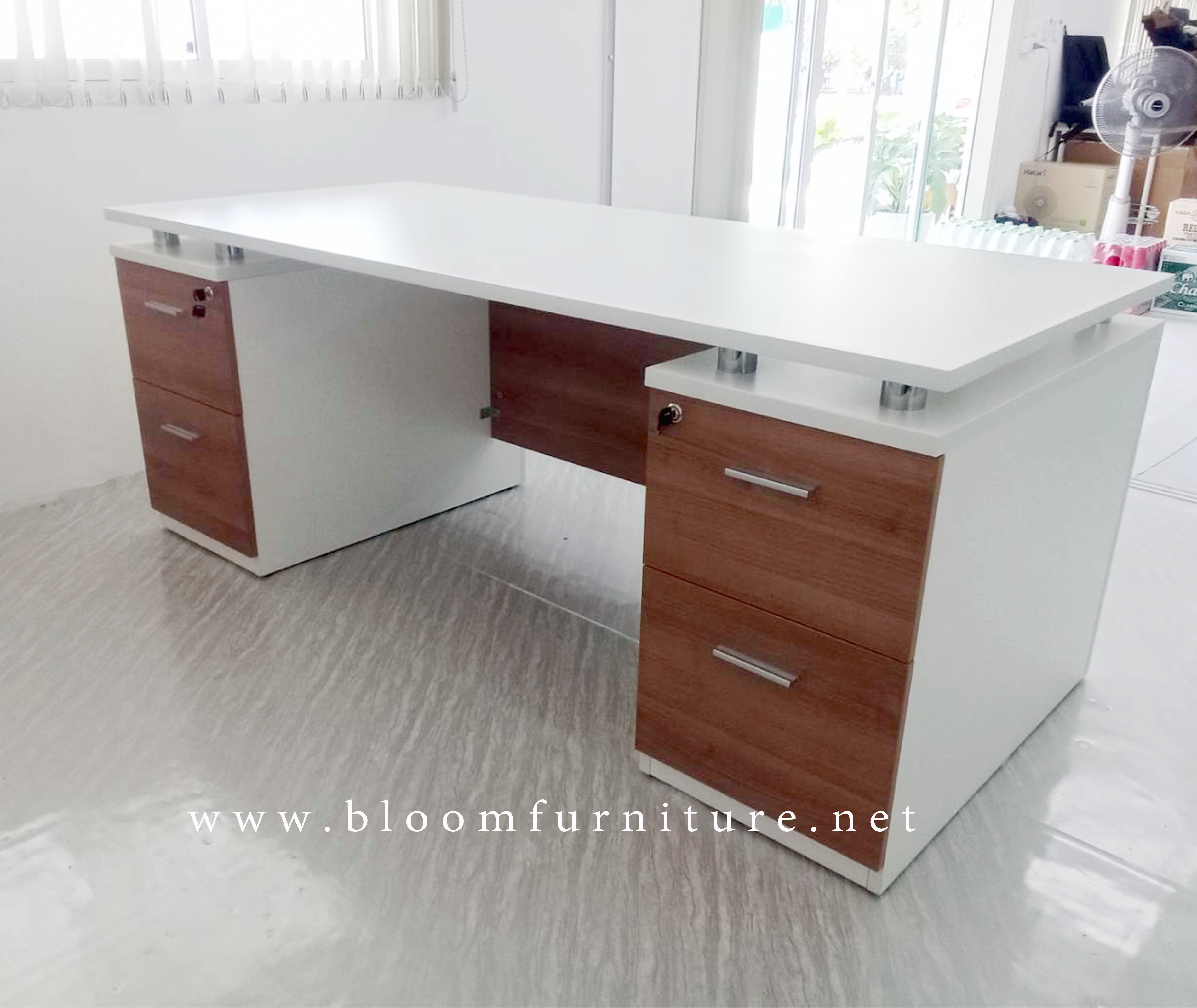โต๊ะทำงานผู้บริหาร ขนาด 1.80 เมตร พร้อมลิ้นชักเก็บเอกสาร (สินค้าสั่งผลิตปรับขนาด และ สีได้)