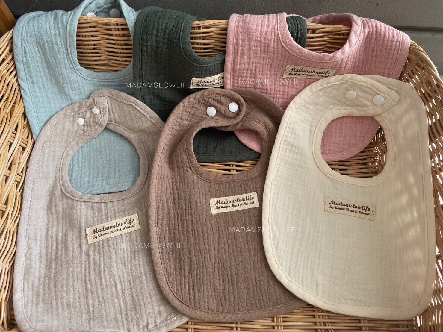 ผ้ากันเปื้อนเด็ก ย้อมด้วยสีปลอดสารพิษ สีออฟไว์ สีคากิ สีโอวัลติน สีชมพู สีเขียว สีฟ้ามิ้น
