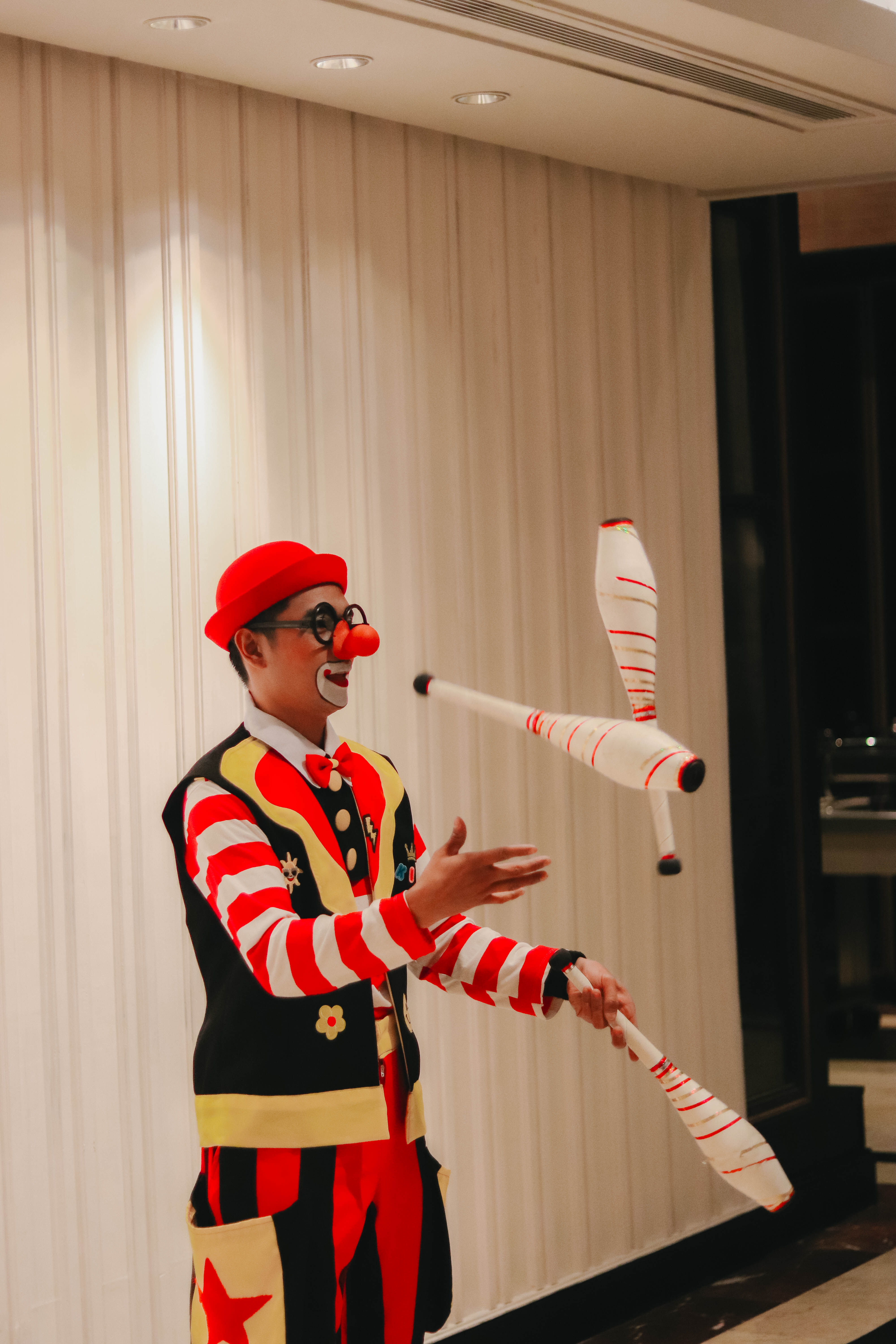 จักกลิ้งโชว์ โยนบอล โยนห่วง โยนคลับ