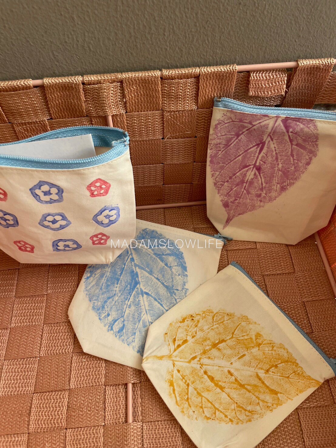 กระเป๋าใส่เหรียญ ขนาด 4“X4” D 1.5 “