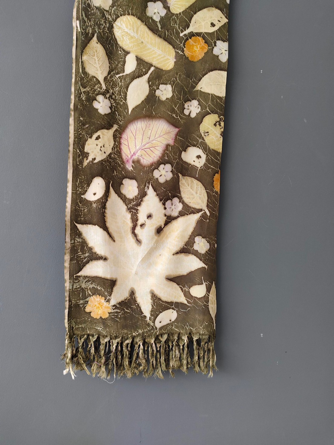 ผ้าพันคอ cotton Eco print Size : กว้าง 70 cm × ความยาว 170 cm มีให้เลือก 6 โทนสี