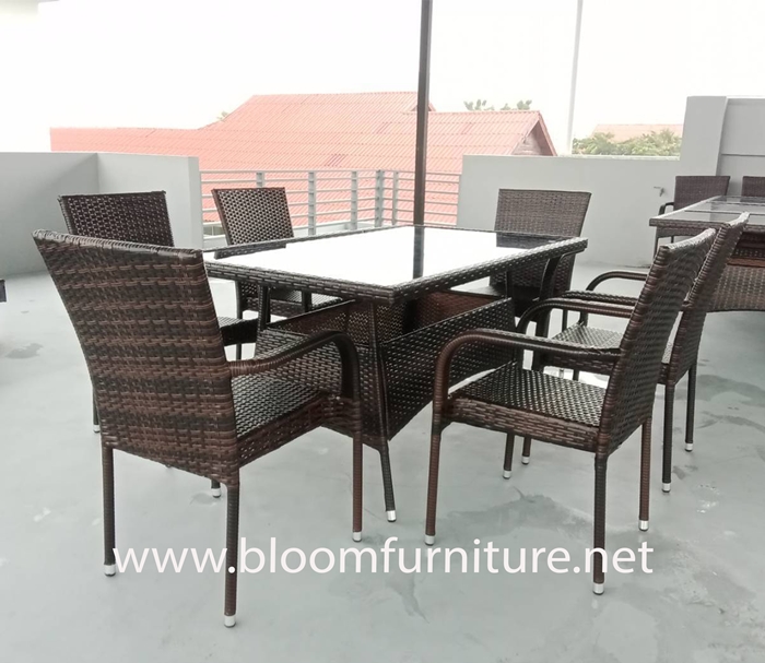 ชุดโต๊ะอาหารหวาย 6 ที่นั่ง หน้าโต๊ะปูกระจกสีดำ ขนาด 90x150x75 ซม.