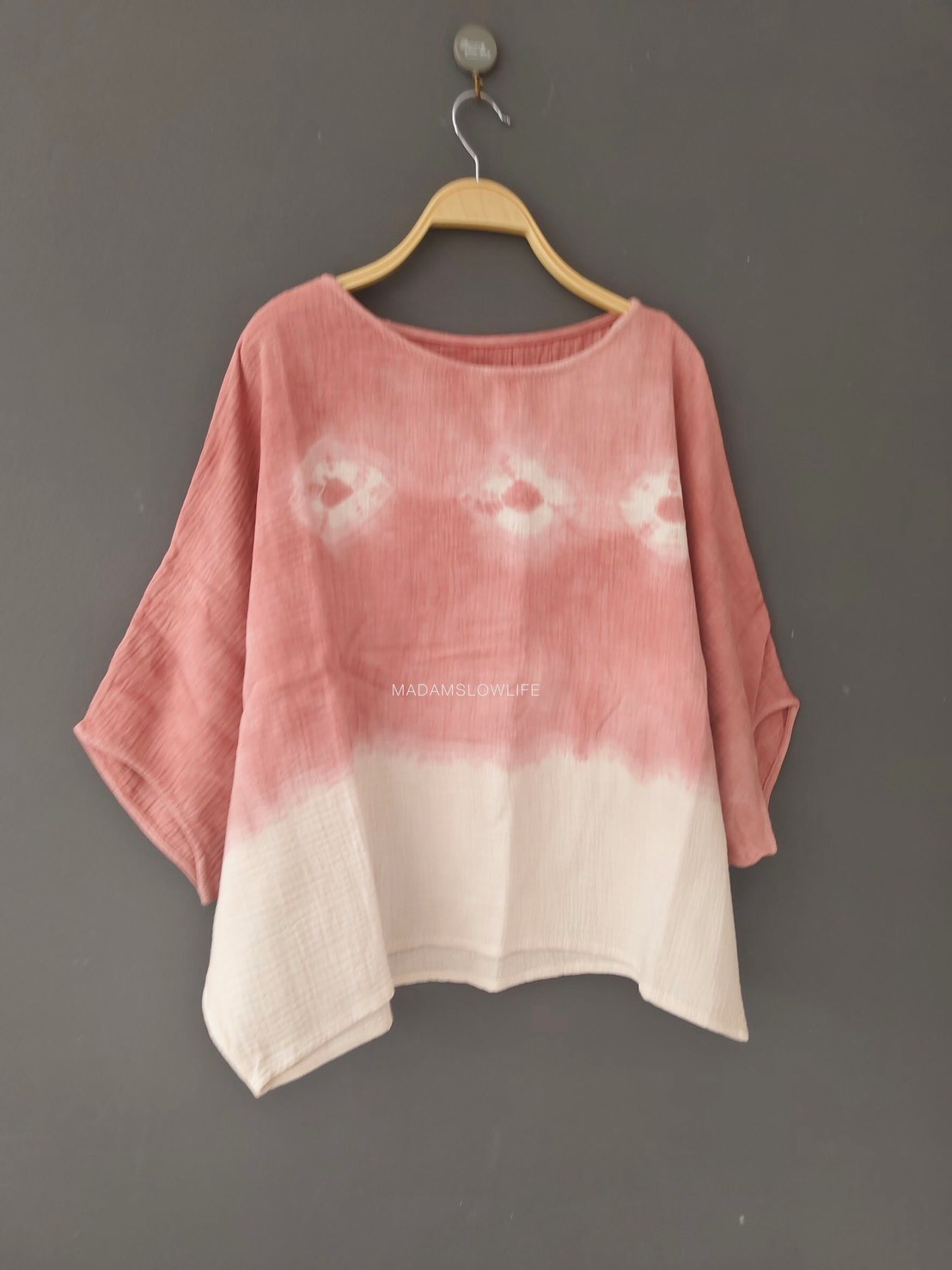 เสื้อผู้หญิงคอปาดแขน5ส่วน มัดย้อมสีโอรส Size:F