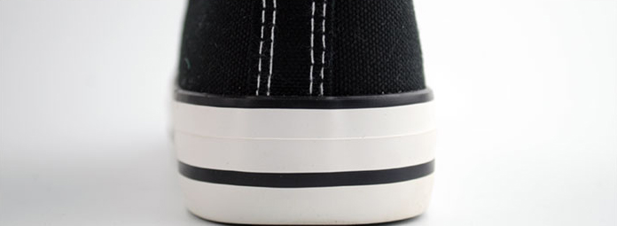 รองเท้าผ้าใบ ลาย Tokyo Ghoul