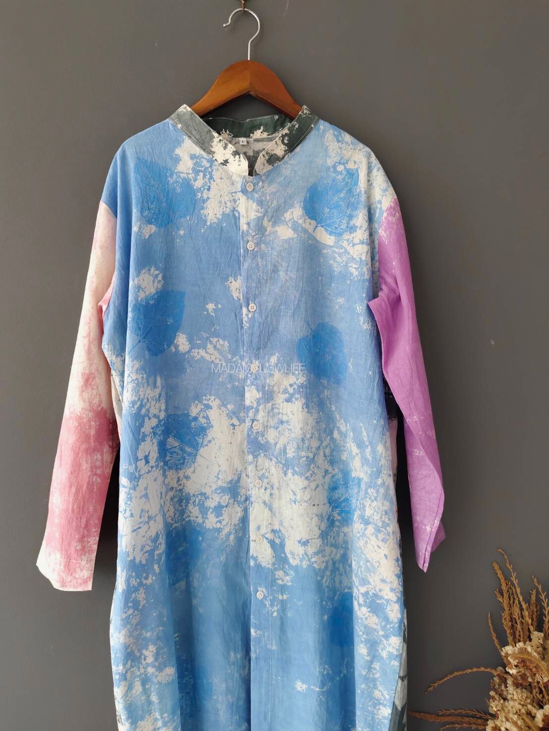 เดรสคอจีนกระดุมผ่าหน้า มัดย้อมแมทสีฟ้าดำผสานงานพิมพ์ใบไม้ Size: F