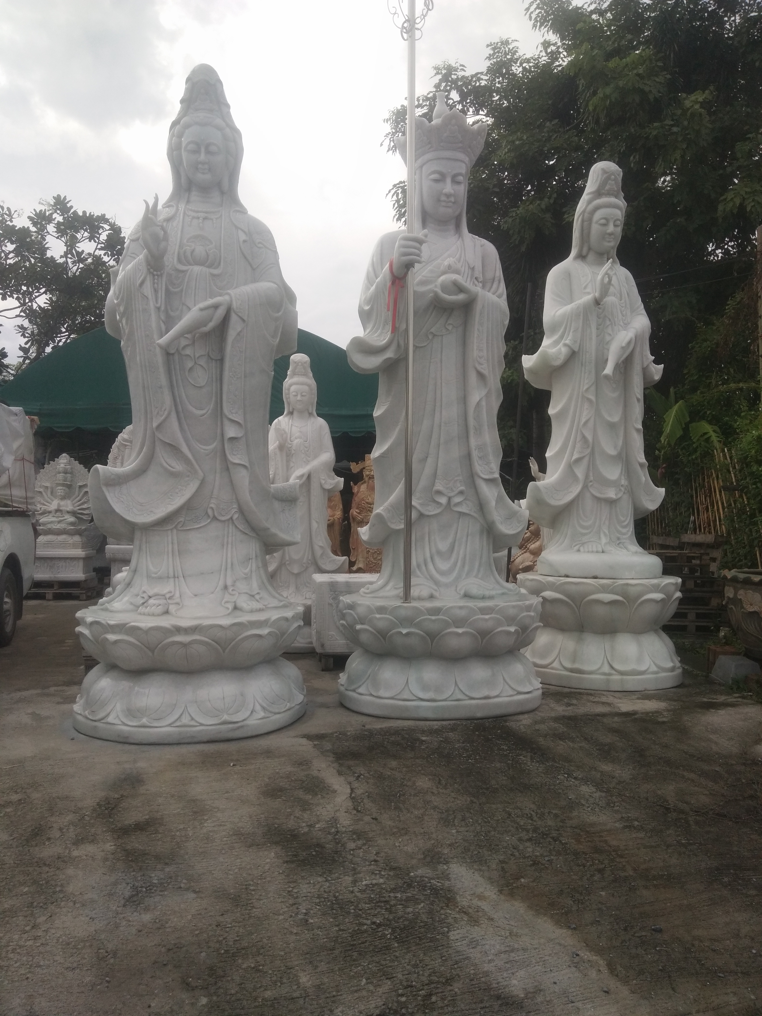 เจ้าแม่หินอ่อนยืนประทานพรขนาดสูง 3 เมตรถึง 5 เมตร
