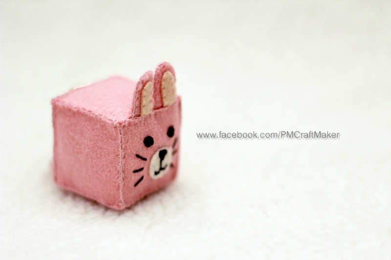 ตุ๊กตากล่องกระต่ายสีชมพู