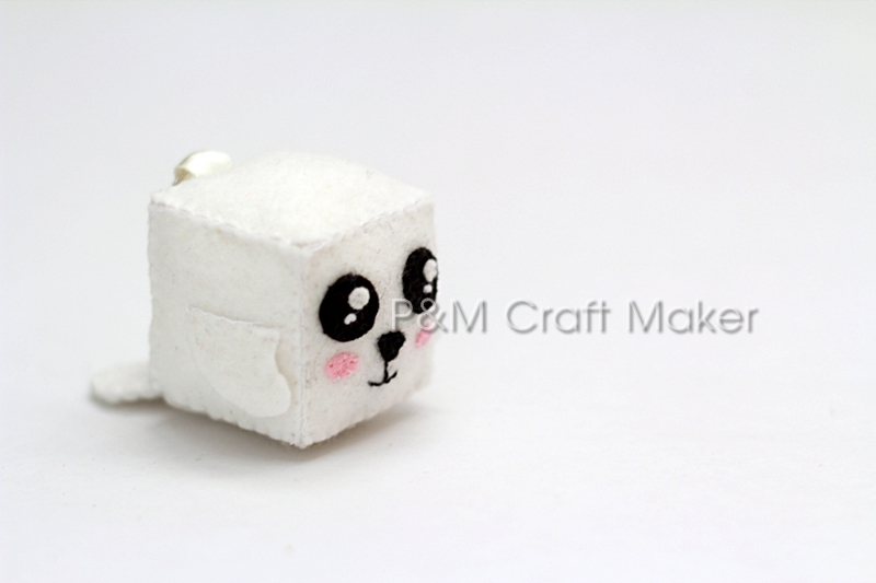 ตุ๊กตากล่องแมวน้ำลายพิณ