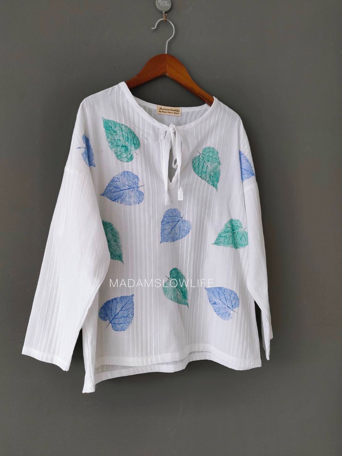 เสื้อคอวีแขนยาว เนื้อผ้าคอตตอนพรีเมียม เสื้อแขนยาวสามารถใส่แบบพับแขนจะได้อีกลุคเท่ๆ