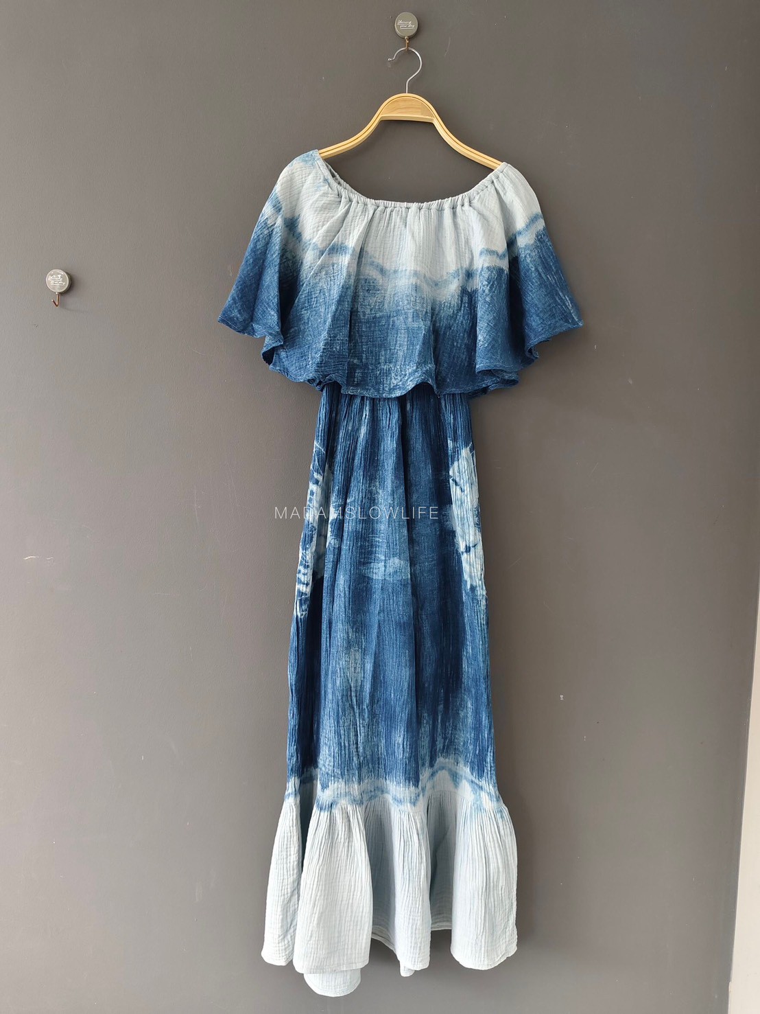ชุดเดรสทรงคุณหนูให้ลุคน่ารัก มัดย้อมสีคราม Size: F