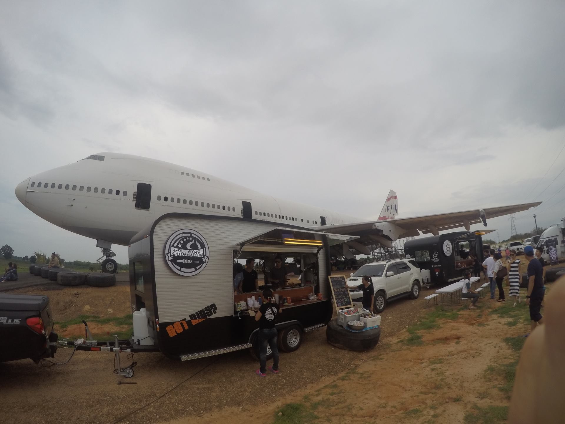 ผลิตออกแบบและจำหน่ายรถFood Truck รถขายของ รถขายอาหาร รถบรรทุกรถ รถขนส่งทุกชนิด