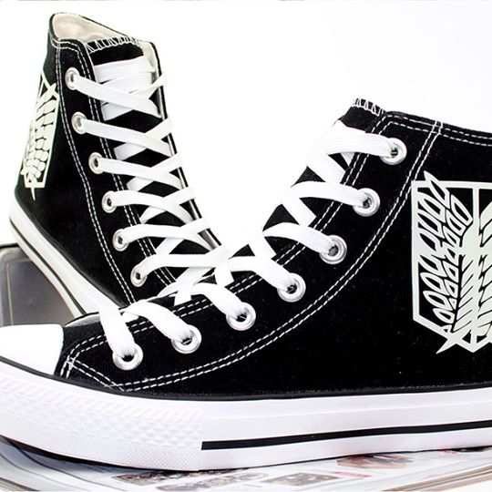 รองเท้าผ้าใบ ลาย attack on titan เรืองแสง