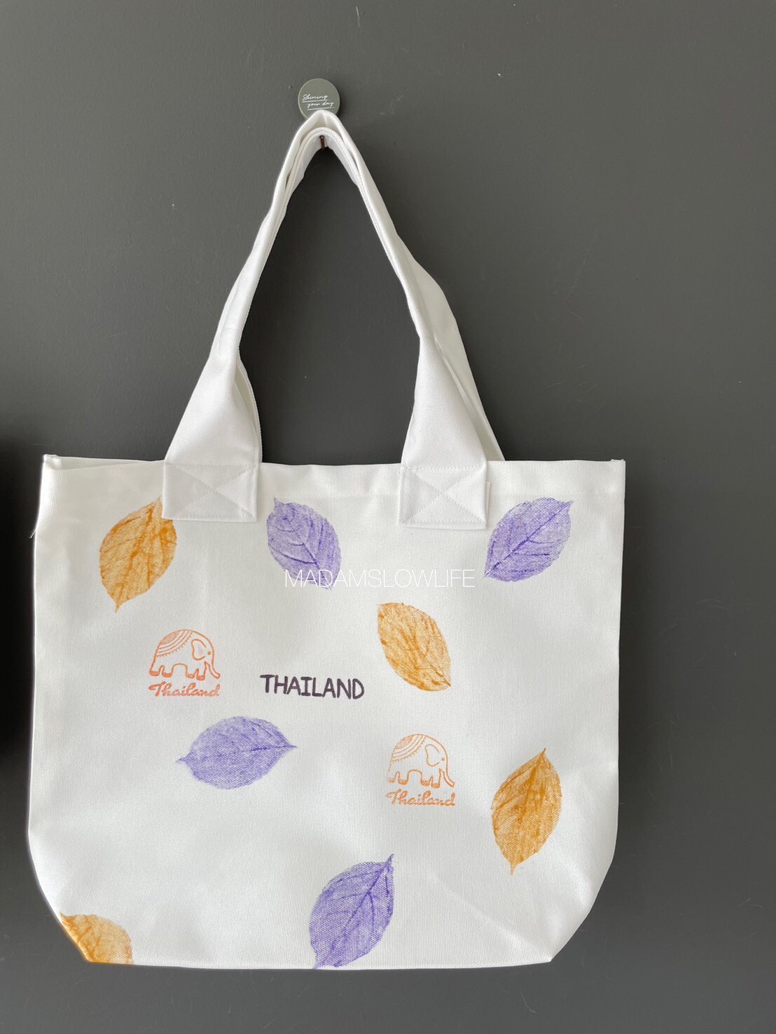 กระเป๋าผ้าแคนวาส พิมพ์ใบไม้ด้วยสีปลอดสารพิษ มี 2 ลาย