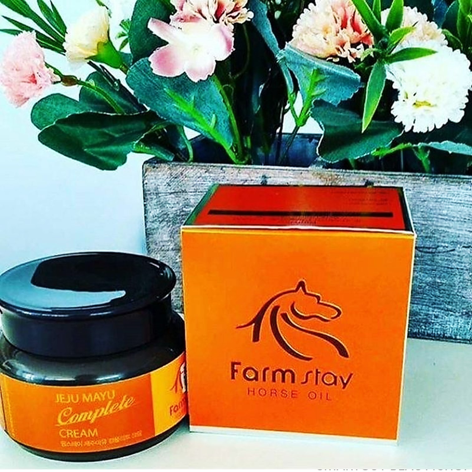 FARMSTAY Horse Oil Jeju Mayu Complete Cream 100ml. ครีมหน้าใสสูตรพรีเมี่ยมจากสารสกัดน้ำมันม้าเกาะเชจูประเทศเกาหลี