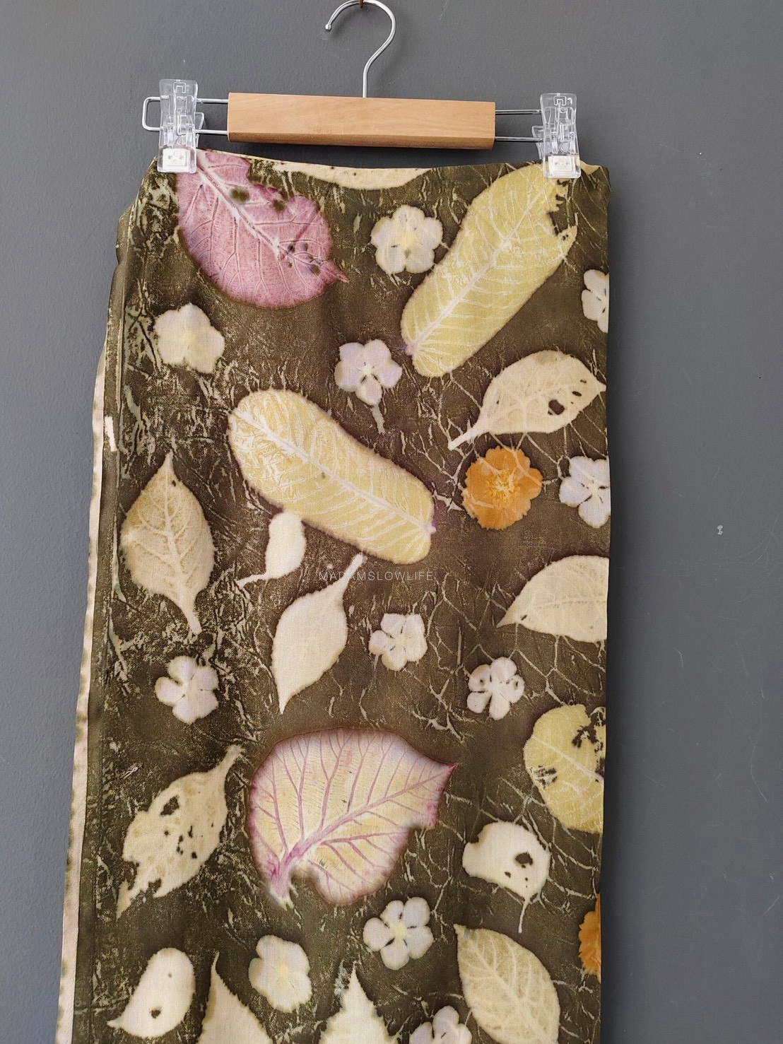 ผ้าพันคอ cotton Eco print Size : กว้าง 70 cm × ความยาว 170 cm มีให้เลือก 6 โทนสี