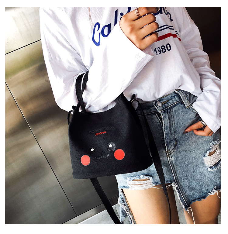 กระเป๋าสะพาย Pokémon Pikachu