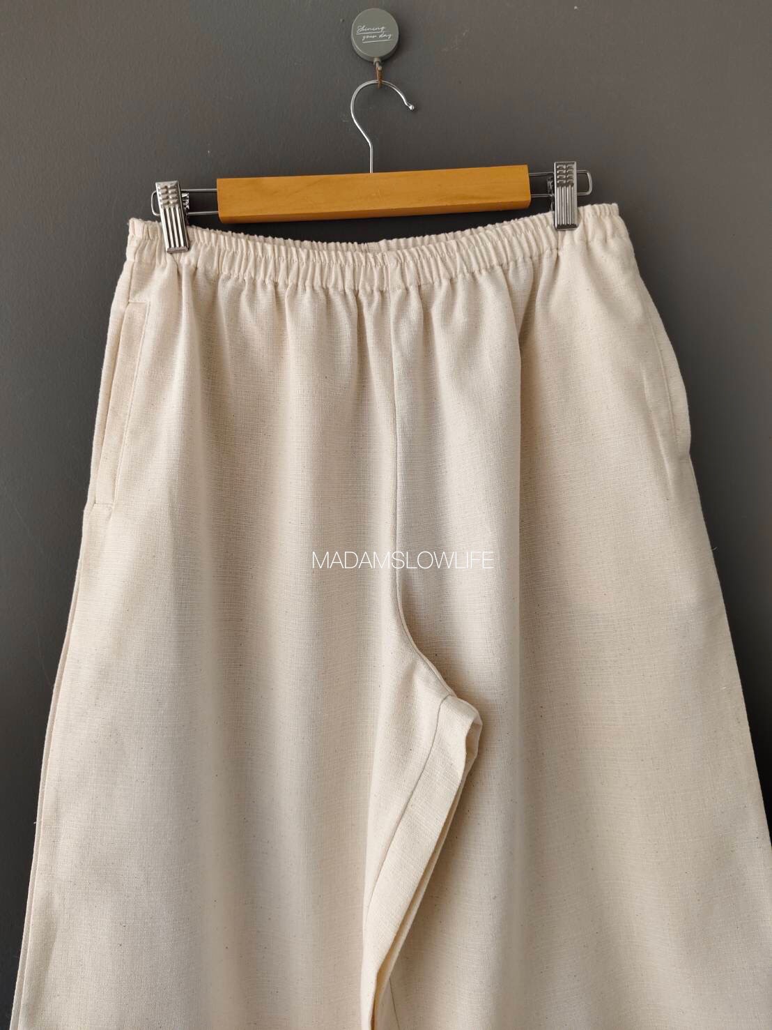 กางเกง 5 ส่วน สีออฟไวท์ Size F เอว 28-36 นิ้ว สะโพก 44 นิ้ว ความยาว 30.5 นิ้ว