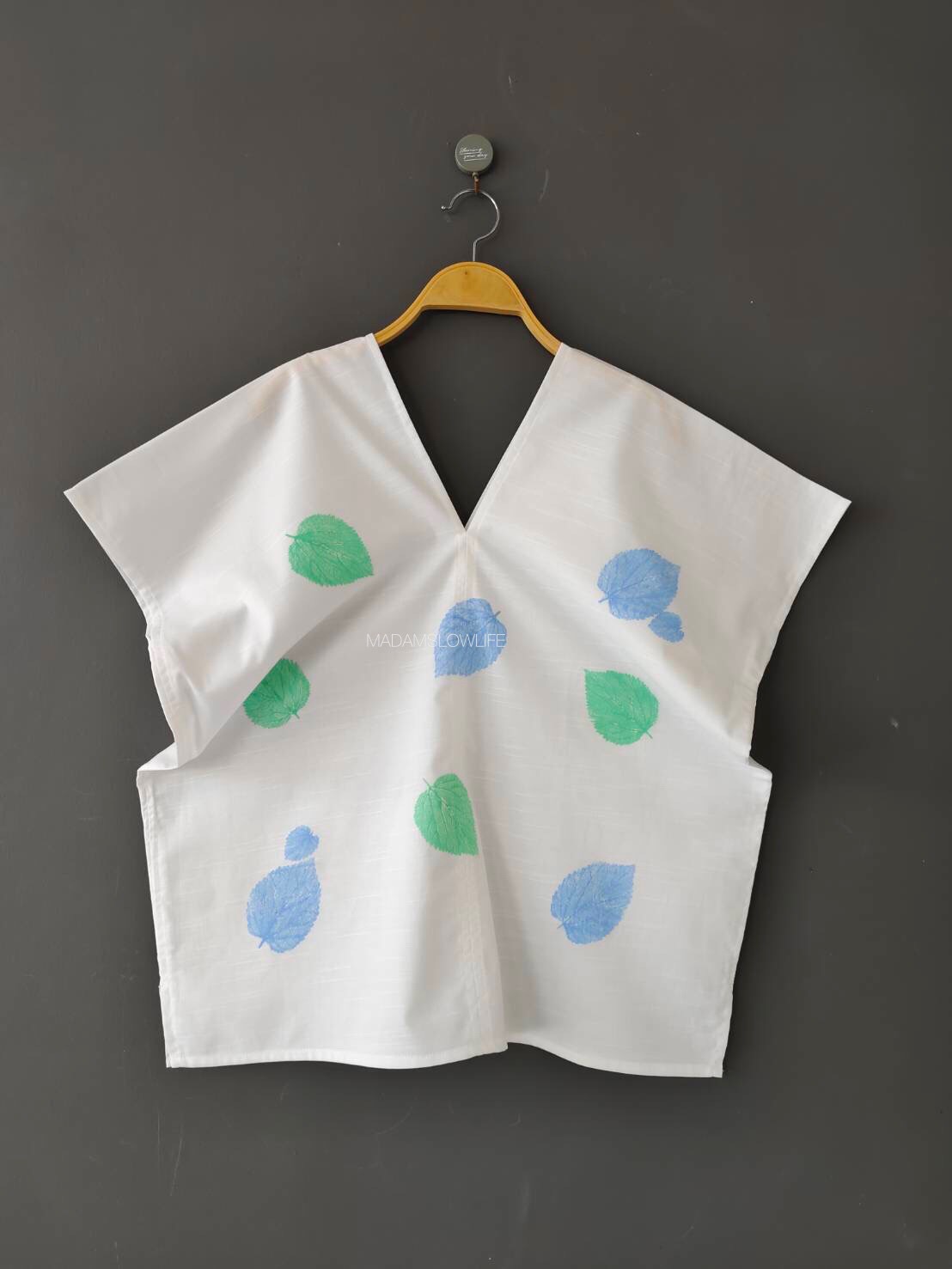 เสื้อผู้หญิงคอวีหน้าหลัง พิมพ์ใบไม้ Size: M F