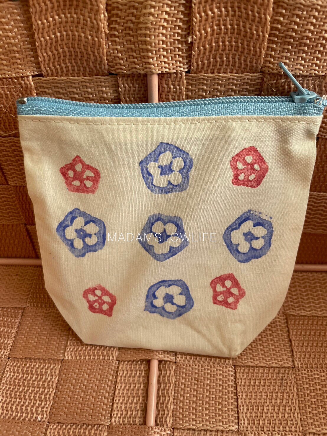 กระเป๋าใส่เหรียญ ขนาด 4“X4” D 1.5 “