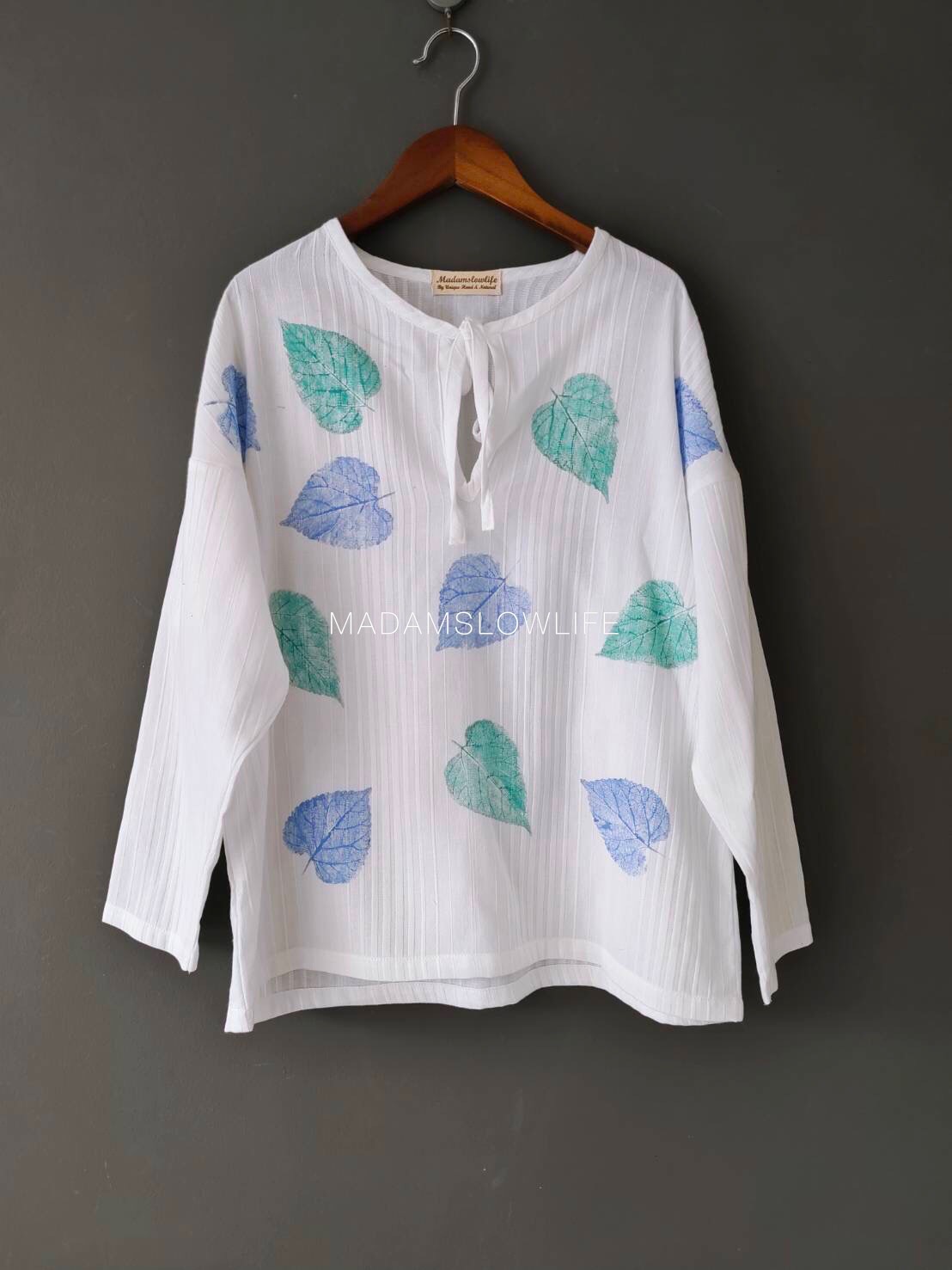 เสื้อคอวีแขนยาว เนื้อผ้าคอตตอนพรีเมียม เสื้อแขนยาวสามารถใส่แบบพับแขนจะได้อีกลุคเท่ๆ