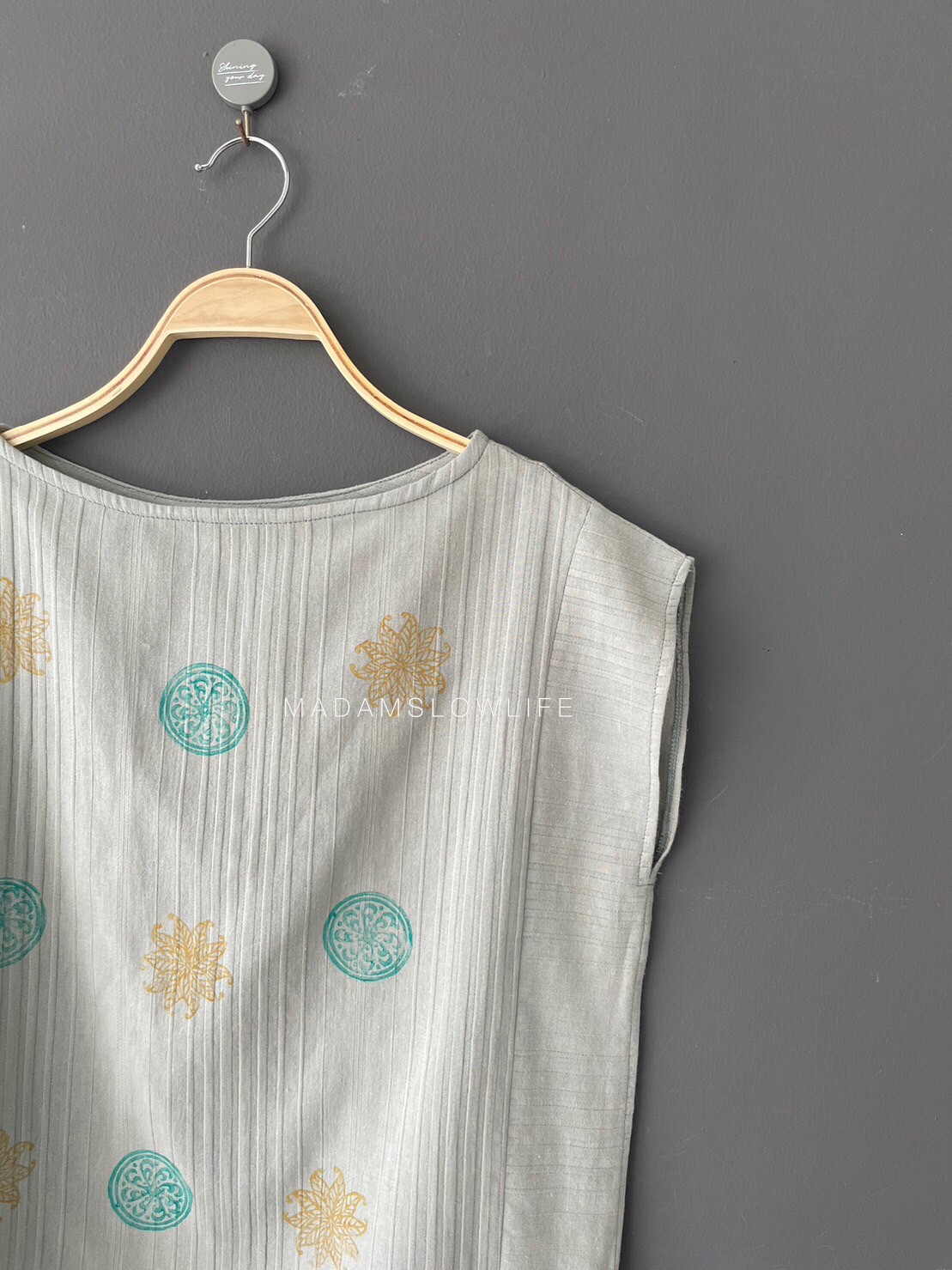 เสื้อผู้หญิง Size :S Size :L งานพิมพ์มือจากบล็อคไม้โดยใช้สีปลอดสารพิษ