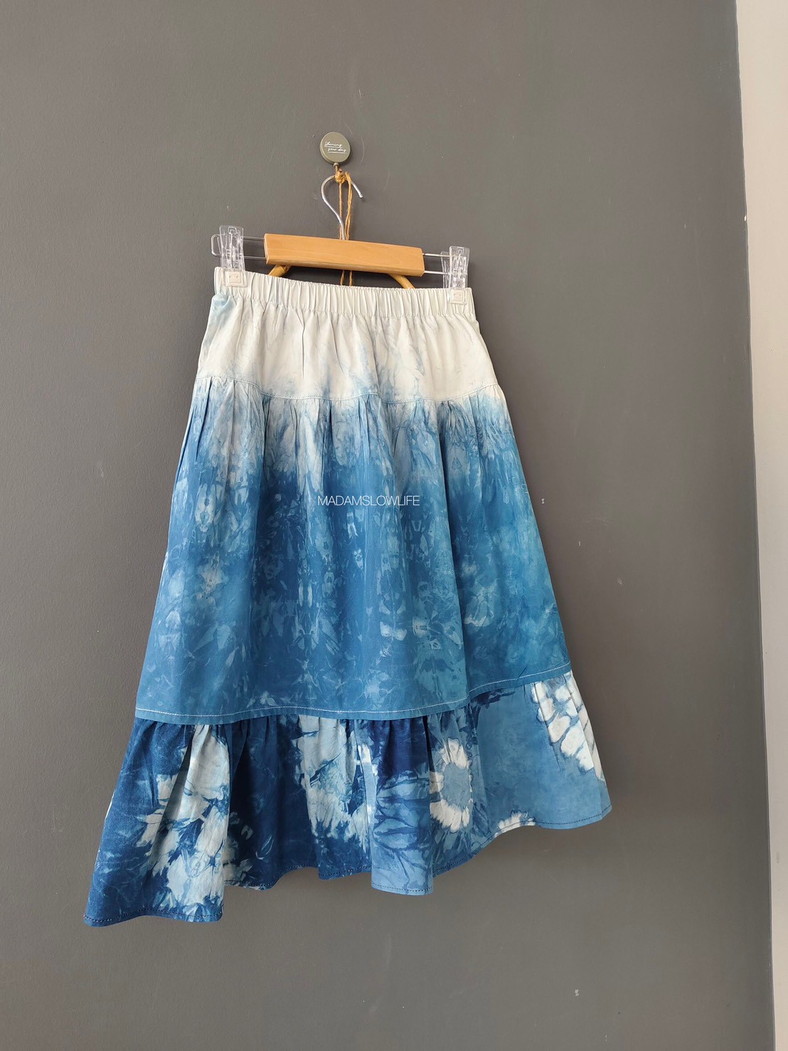 กระโปรงเจ้าหญิง Size : F มัดย้อมสีครามธรรมชาติ ราคาส่ง 3 ตัว 325บาท ปลีก 690 บาท