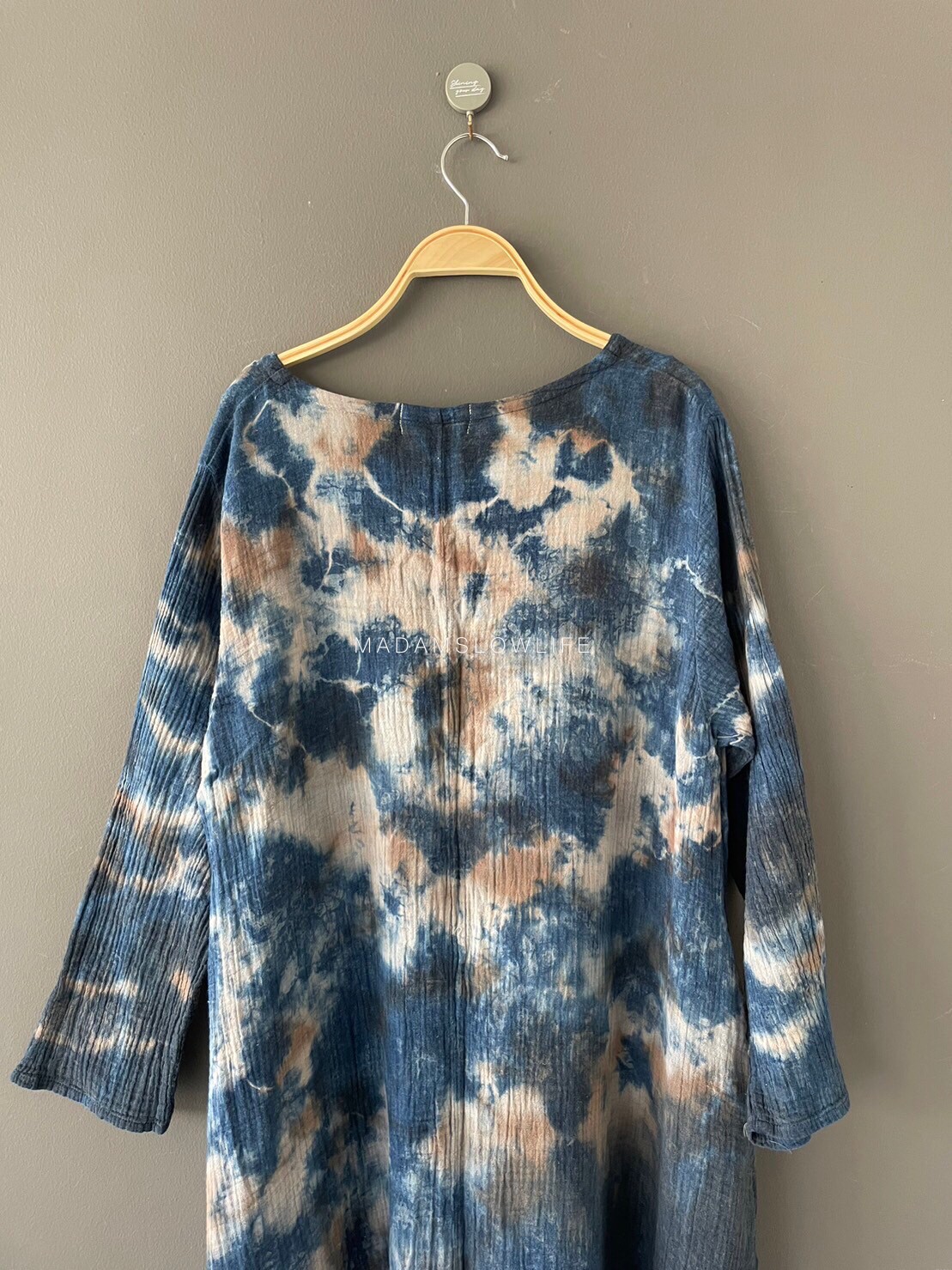 เสื้อคลุม Size F เนื้อผ้าคอตตอนมีเทกเจอร์ สีน้ำตาลครามโดยใช้สีปลอดสารพิษ