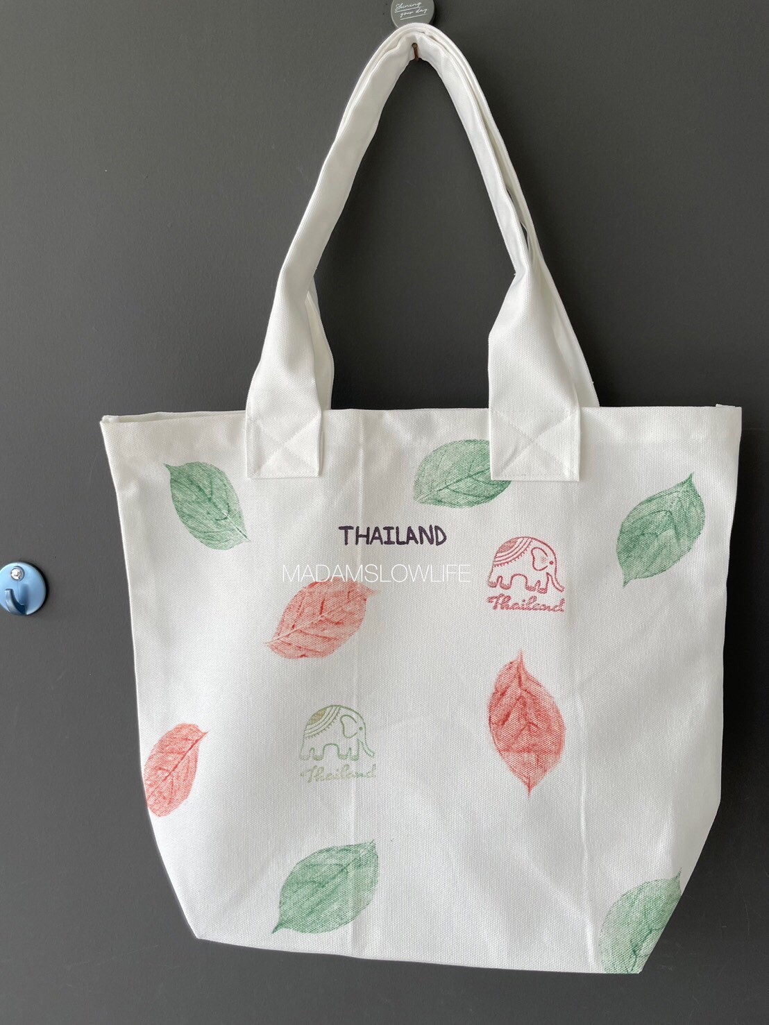 กระเป๋าผ้าแคนวาส พิมพ์ใบไม้ด้วยสีปลอดสารพิษ มี 2 ลาย