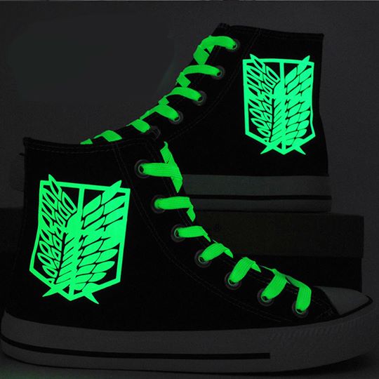 รองเท้าผ้าใบ ลาย attack on titan เรืองแสง