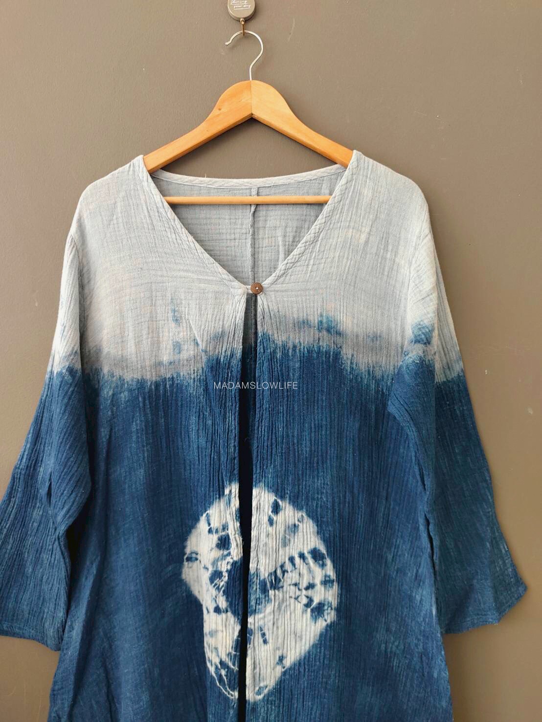 เสื้อคลุมมัดย้อม สีคราม Size: F