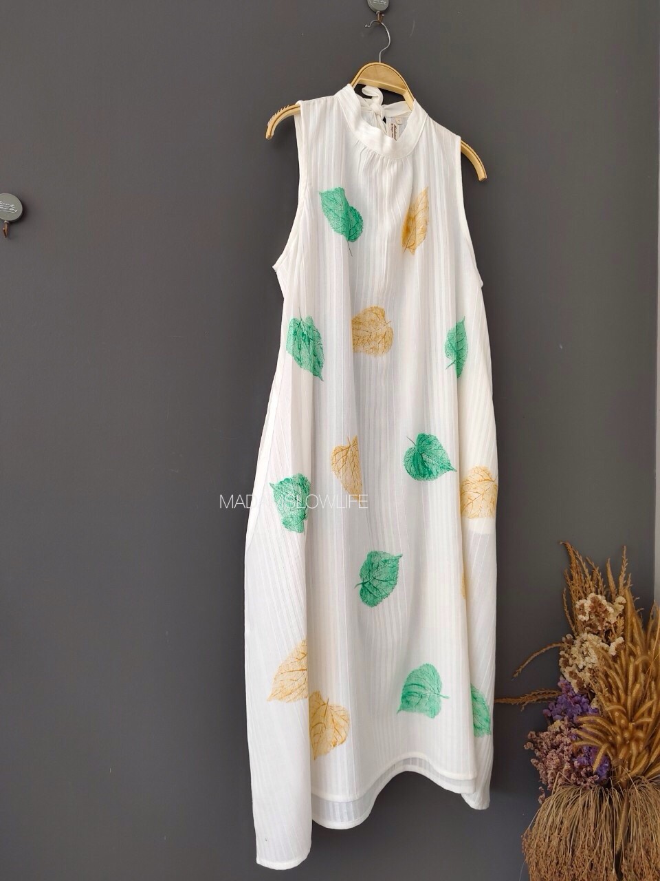 ชุดเดรสผูกโบว์หลัง พิมพ์ลายใบไม้