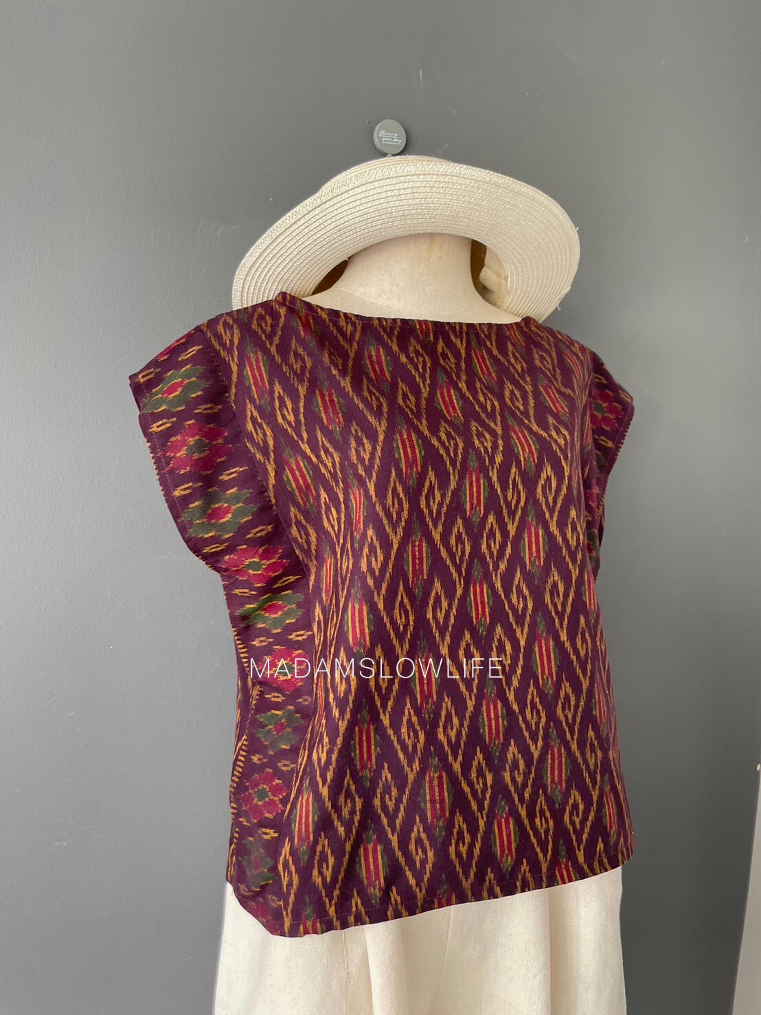 เสื้อผู้หญิง ผ้าฝ้ายมัดหมี่ทอมือ ลวดลายไทยโทนสีน้ำตาล เสื้อทรงปีกผีเสื้อใส่แล้วเข้ารูปสวย