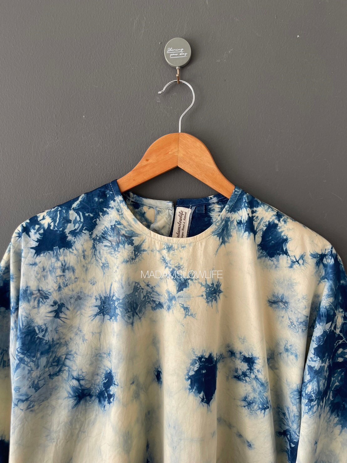 เสื้อผู้หญิง Size F อก 38-46 นิ้ว ยาว 23 นิ้ว เนื้อผ้าคอตตอนซาติน ย้อมด้วยสีครามธรรมชาติ