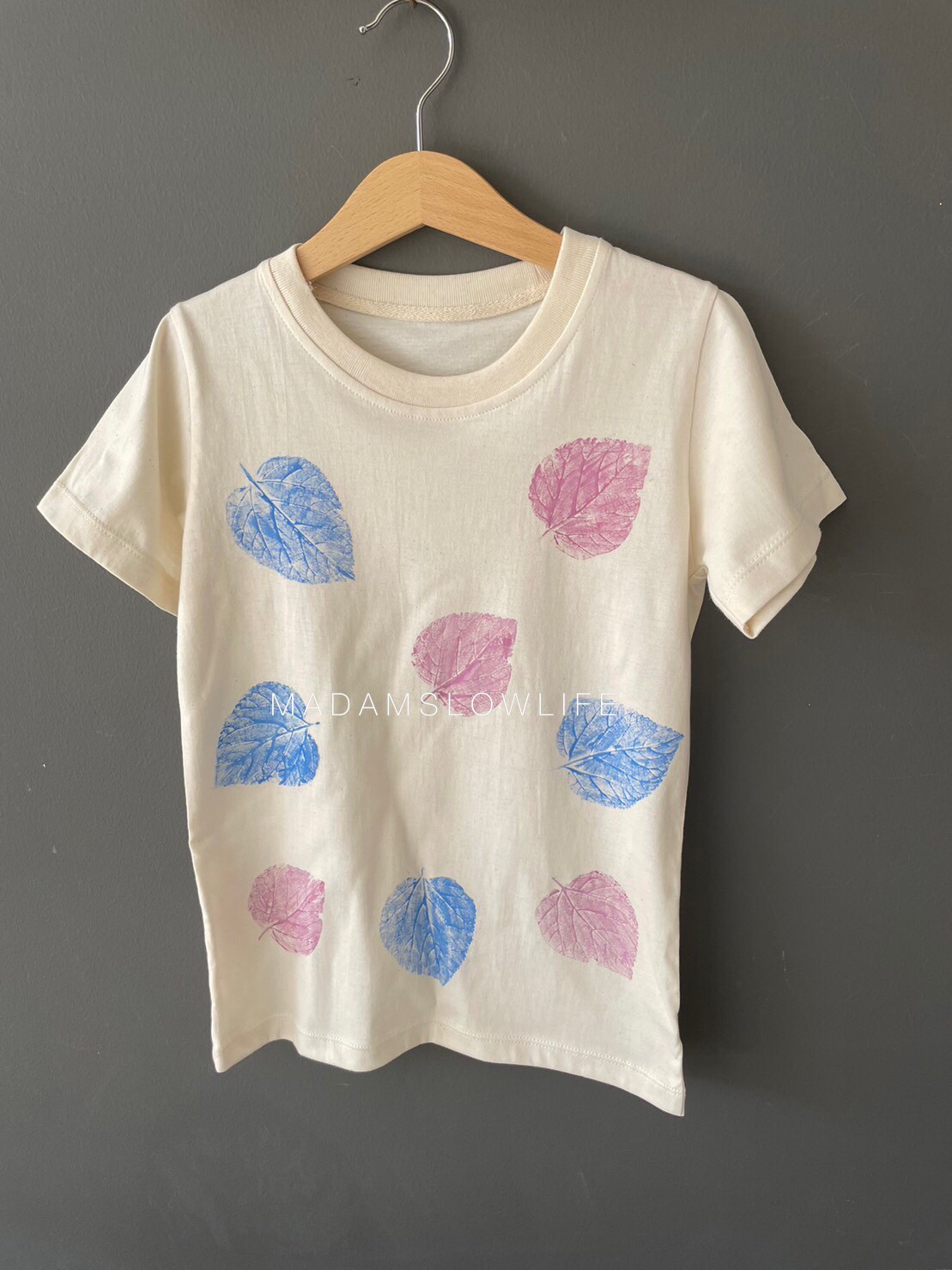 เสื้อยืดเด็ก 80 90 100 110 120 130 140 งานพิมพ์มือจากใบไม้โดยใช้ปลอดสารพิษ