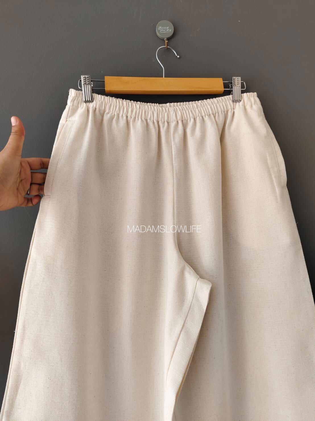 กางเกง 5 ส่วน สีออฟไวท์ Size F เอว 28-36 นิ้ว สะโพก 44 นิ้ว ความยาว 30.5 นิ้ว