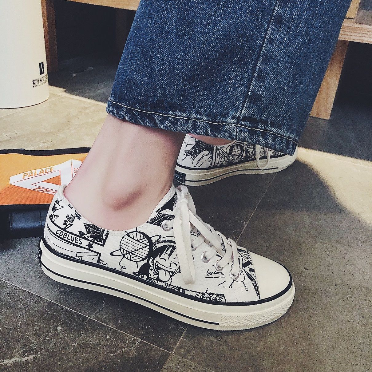 รองเท้าผ้าใบ One piece