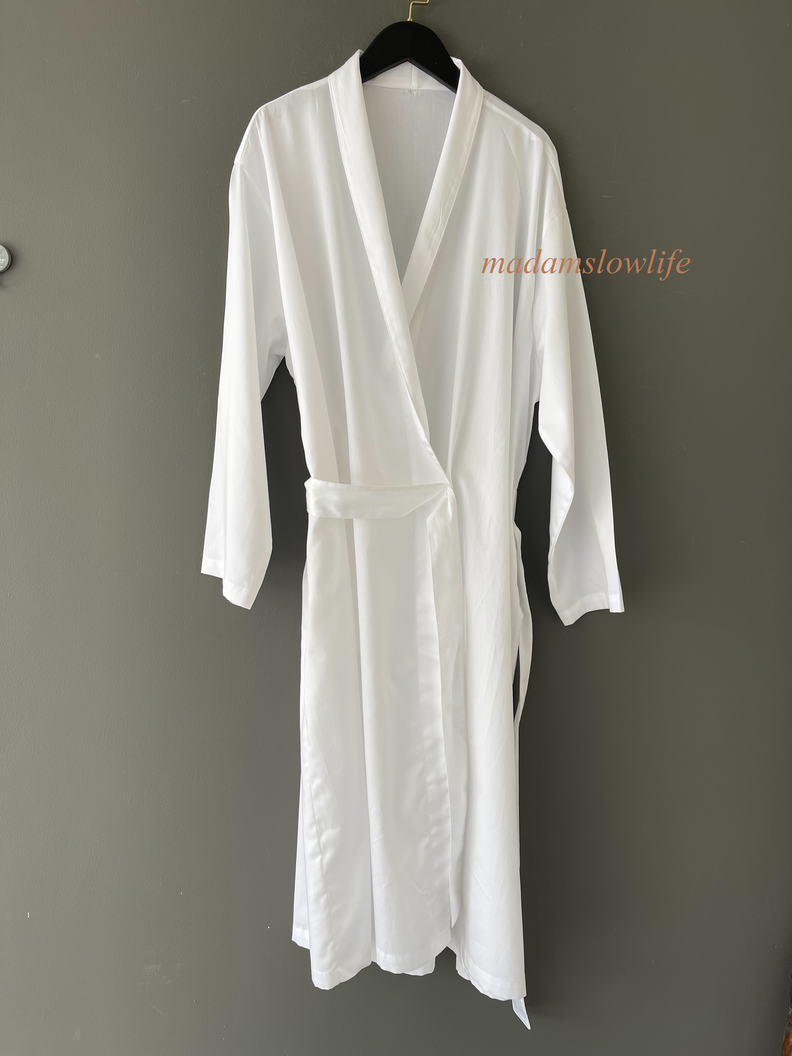 เสื้อคลุมสปา สีขาว แขนยาว ผ้าคอตตอน100% เนื้อผ้านิ่มพิเศษ (รับผลิตออเดอร์)