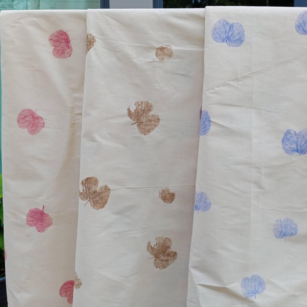 ผ้าคอตตอน100% Eco Fabric พิมพ์ลาย หน้ากว้าง 47" ลายสีน้ำตาลอ่อน