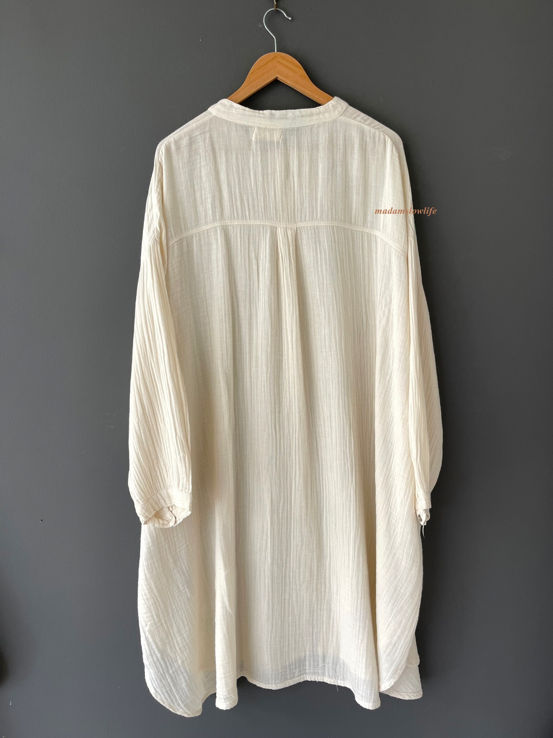 ชุดแซกพิมพ์ลายใบไม้ มี 2 สี ผ้าคอตตอน 100% (ผ้าสาลู มีเทคเจอร์)